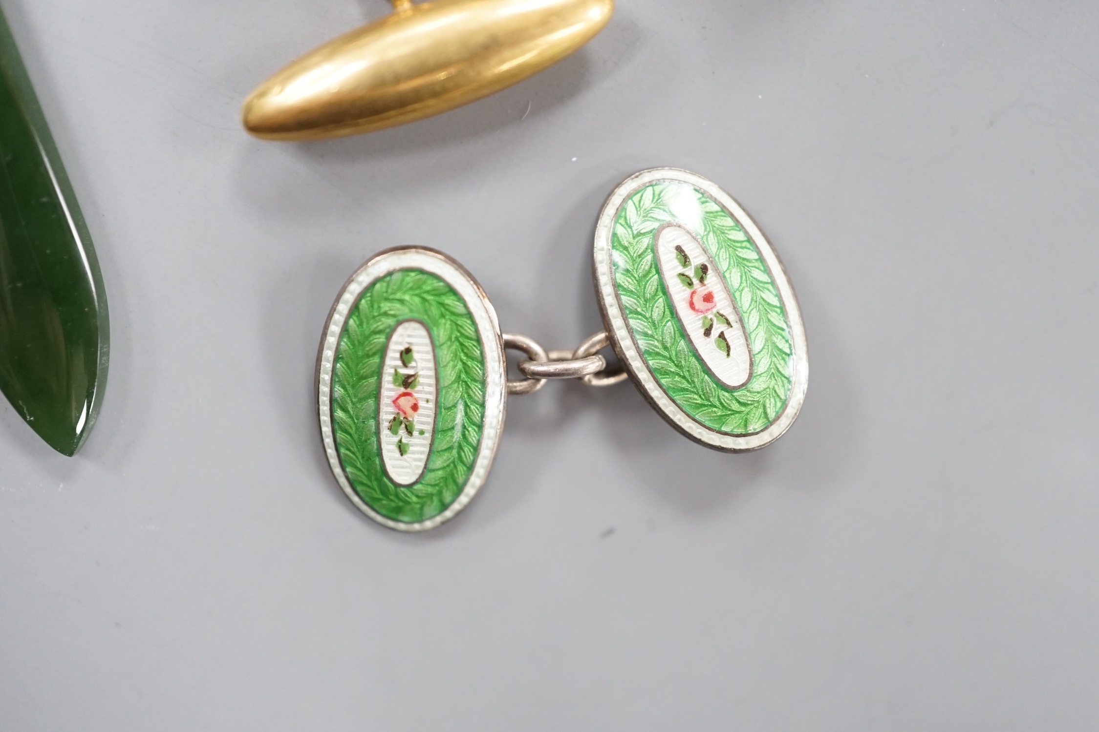 Mixed jewellery including a 9ct gold and opal cluster dress ring, gross 2.8 grams, an 18ct gold cufflink, 3.7 grams and other cufflinks and pair of earrings.